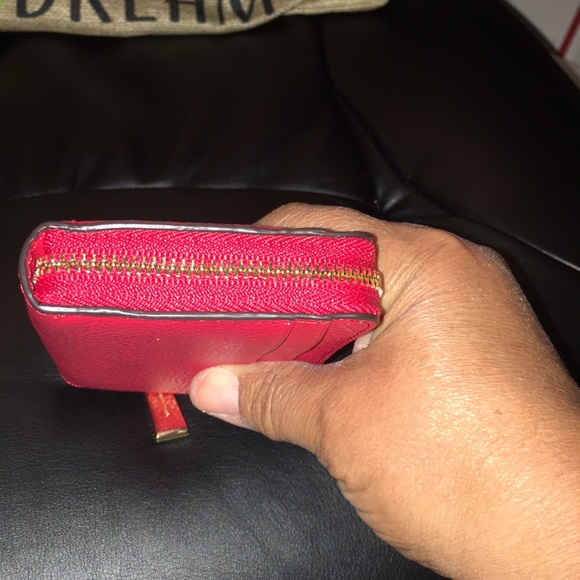 🔥Sale🔥Beautiful New Bright red MK pebbled leather zip wallet NWOT - Picture 5 of 7